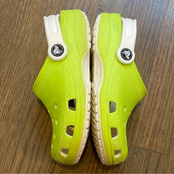 Crocs Classic Glow in the Dark Kids Clogs (209158) - Limeade Junior size 1 - Picture 6 of 10